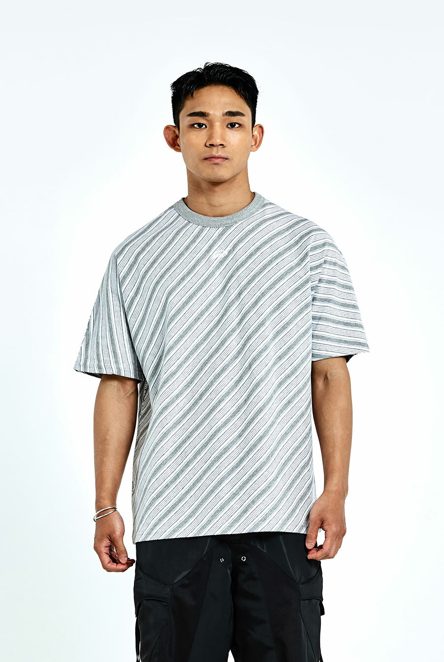 條紋Ｔ恤－灰色