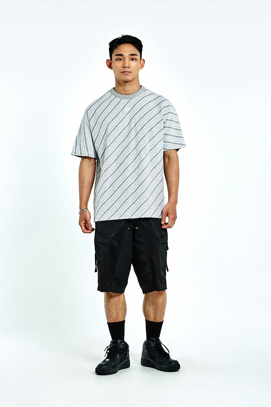 條紋Ｔ恤－灰色