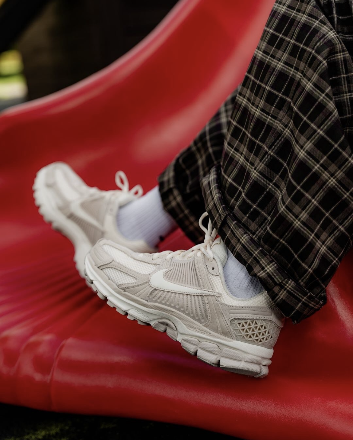 <快速出貨> NIKE Zoom Vomero 5  V5  復古米奶茶 (HF1553-100)