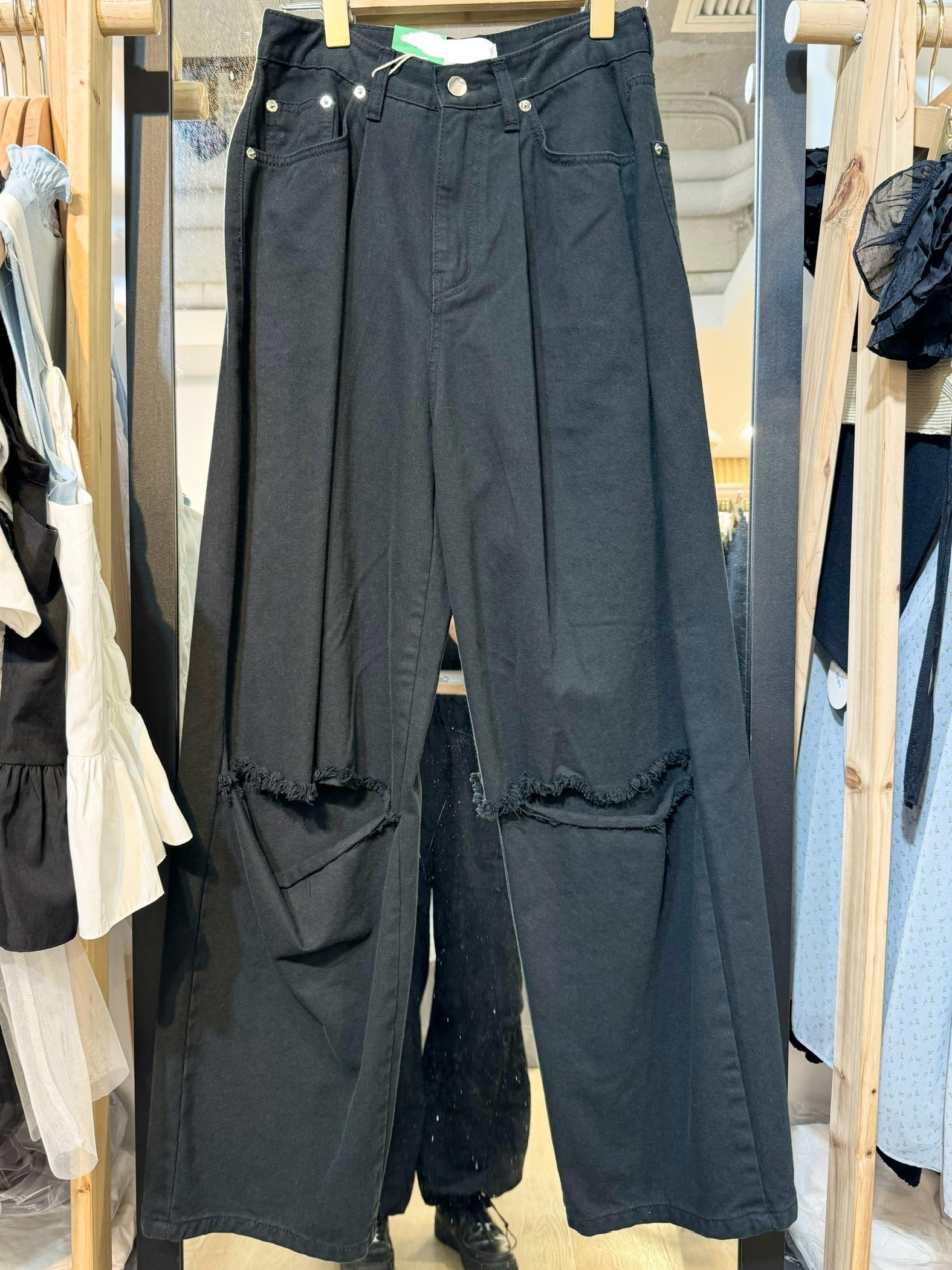 黑色穿洞牛仔褲