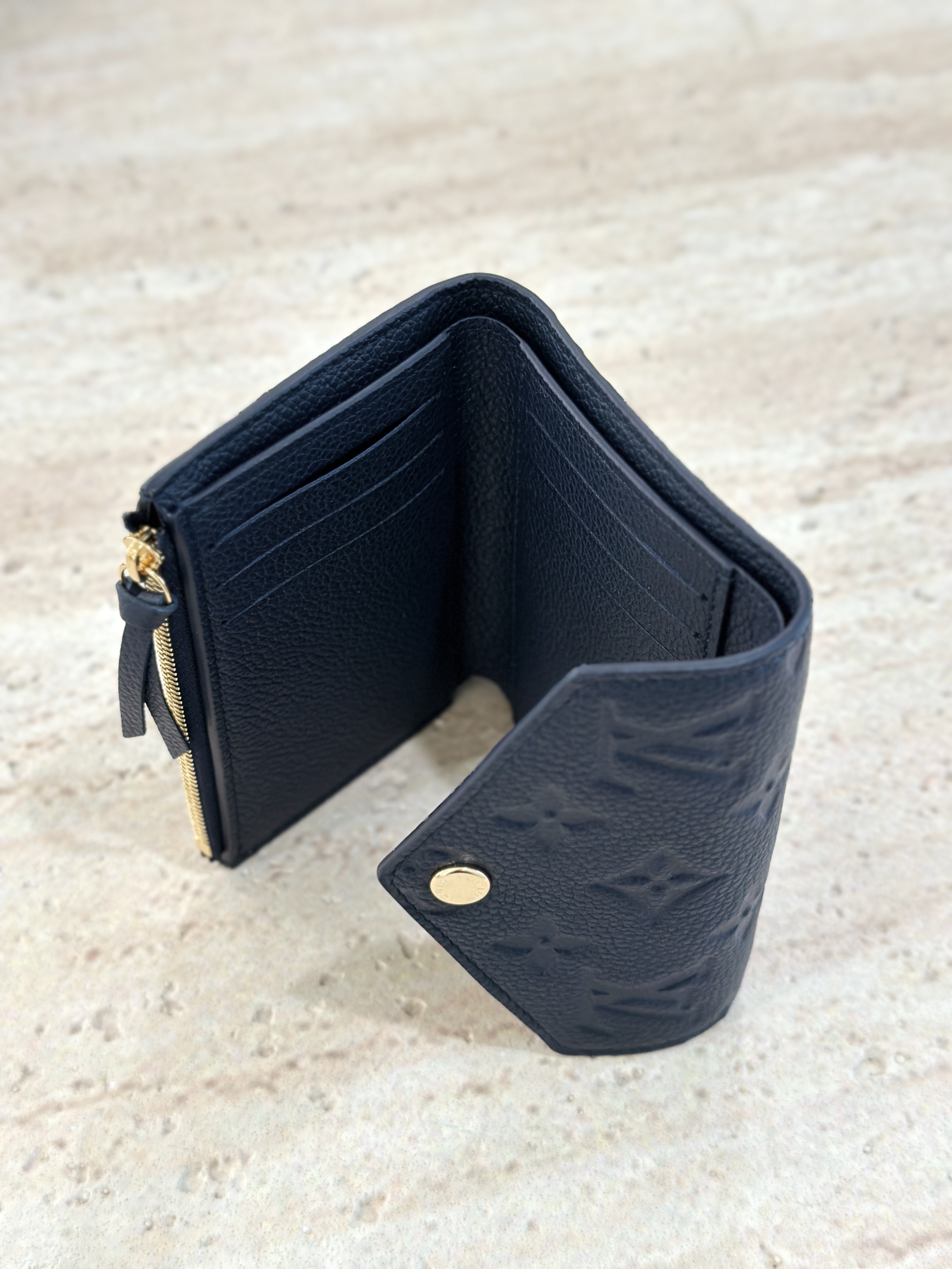 LOUIS VUITTON Victorine Wallet M83590