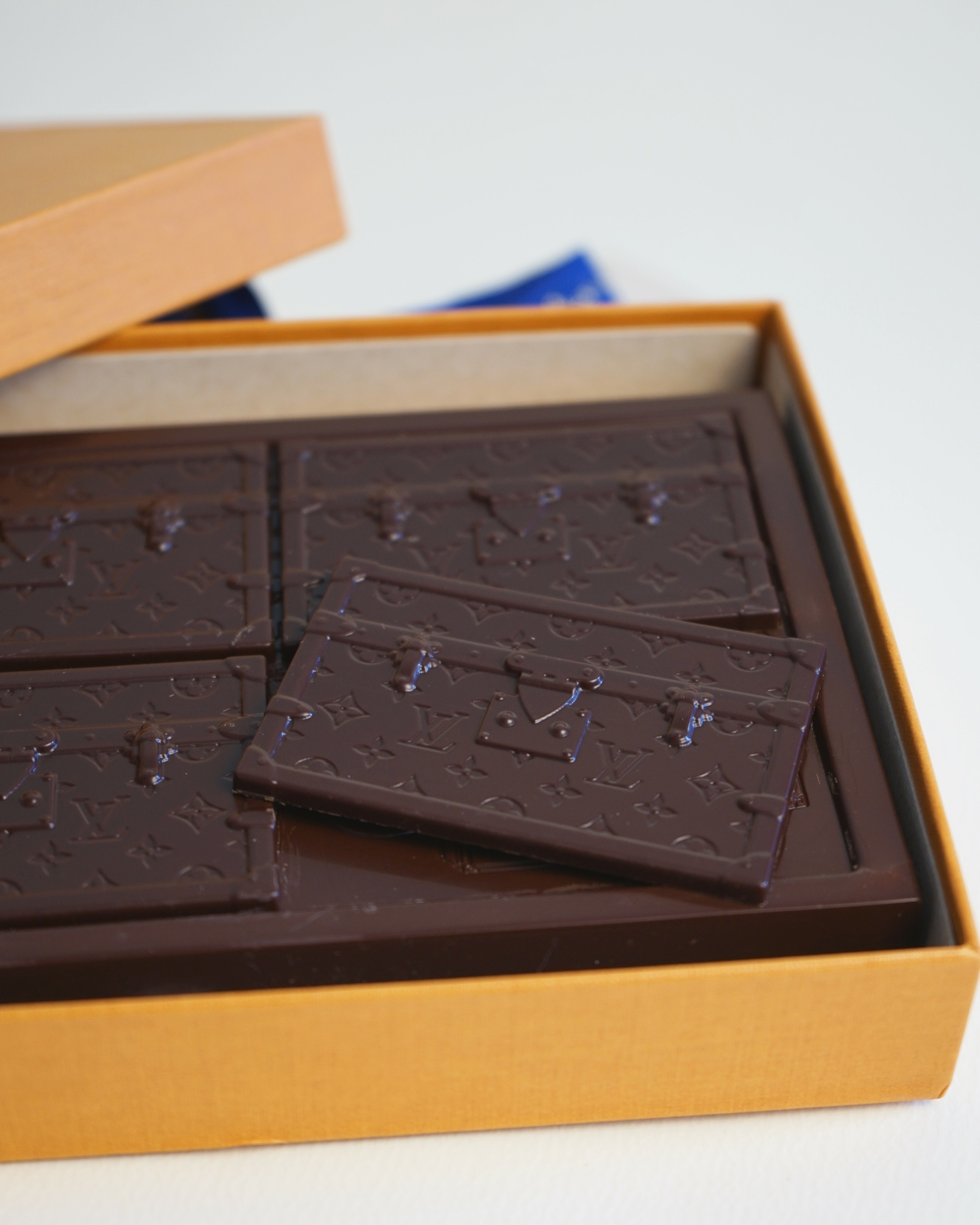 LV Tablette Garnie Malle Trunk Adorned Chocolate Bar