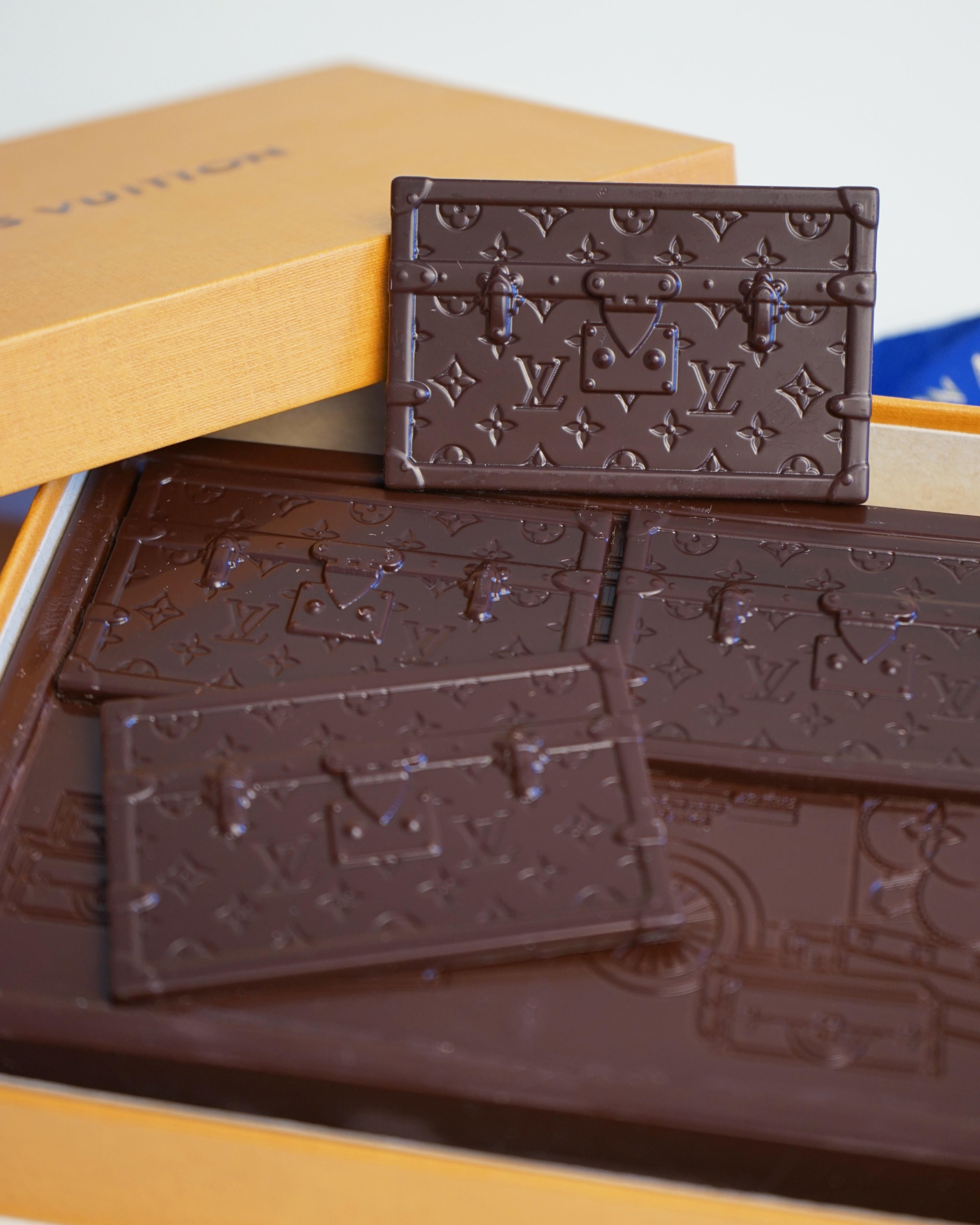 LV Tablette Garnie Malle Trunk Adorned Chocolate Bar