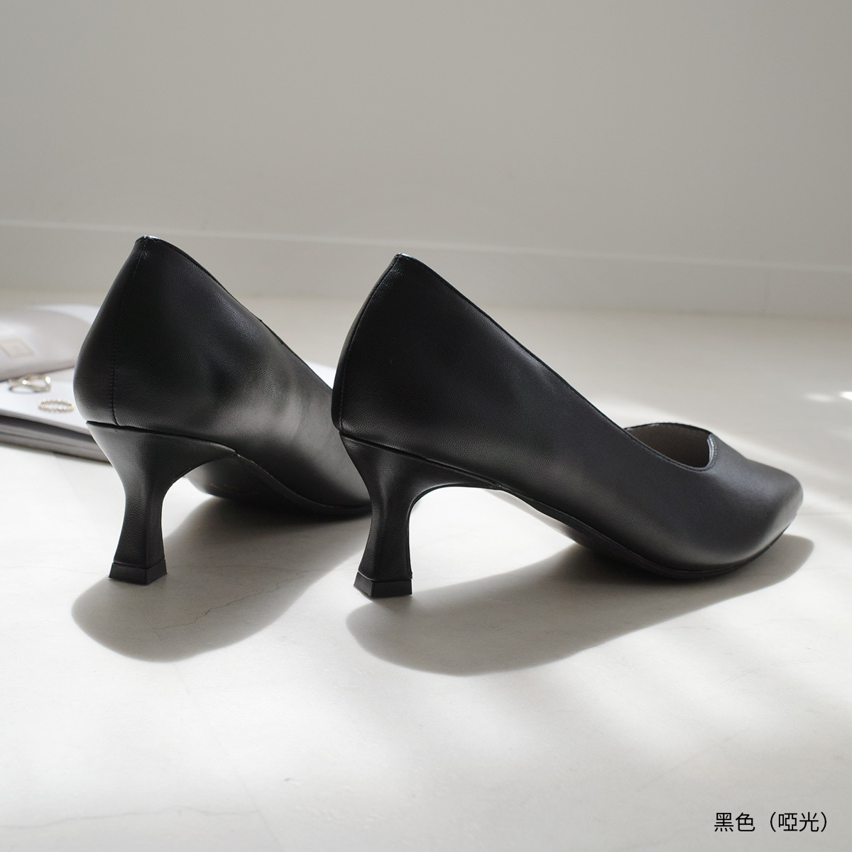 V 型剪裁尖頭高跟鞋 女鞋