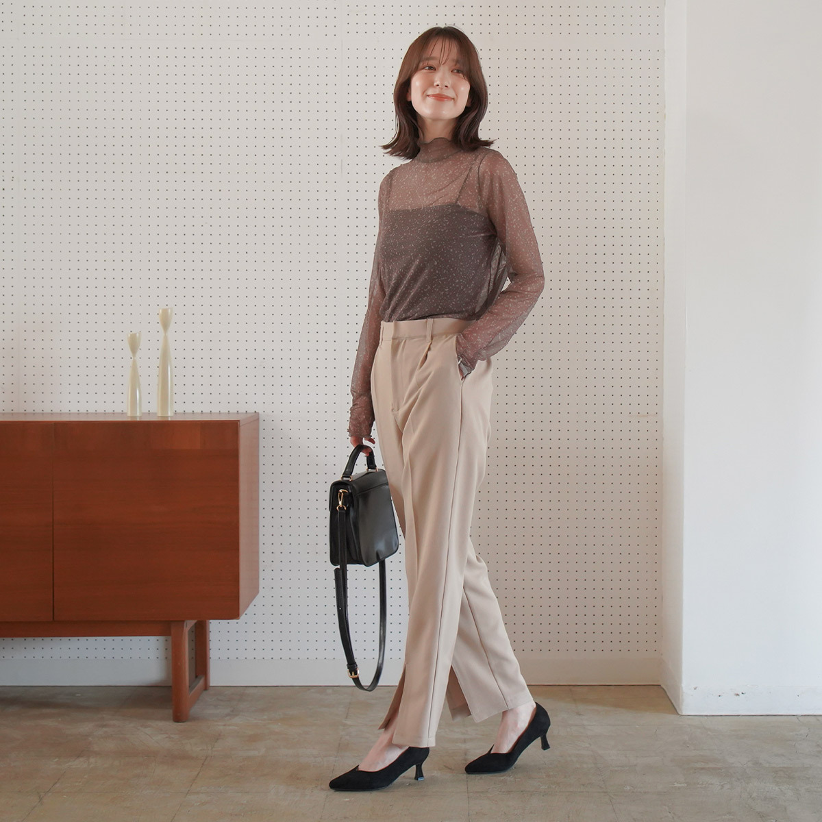 V 型剪裁尖頭高跟鞋 女鞋