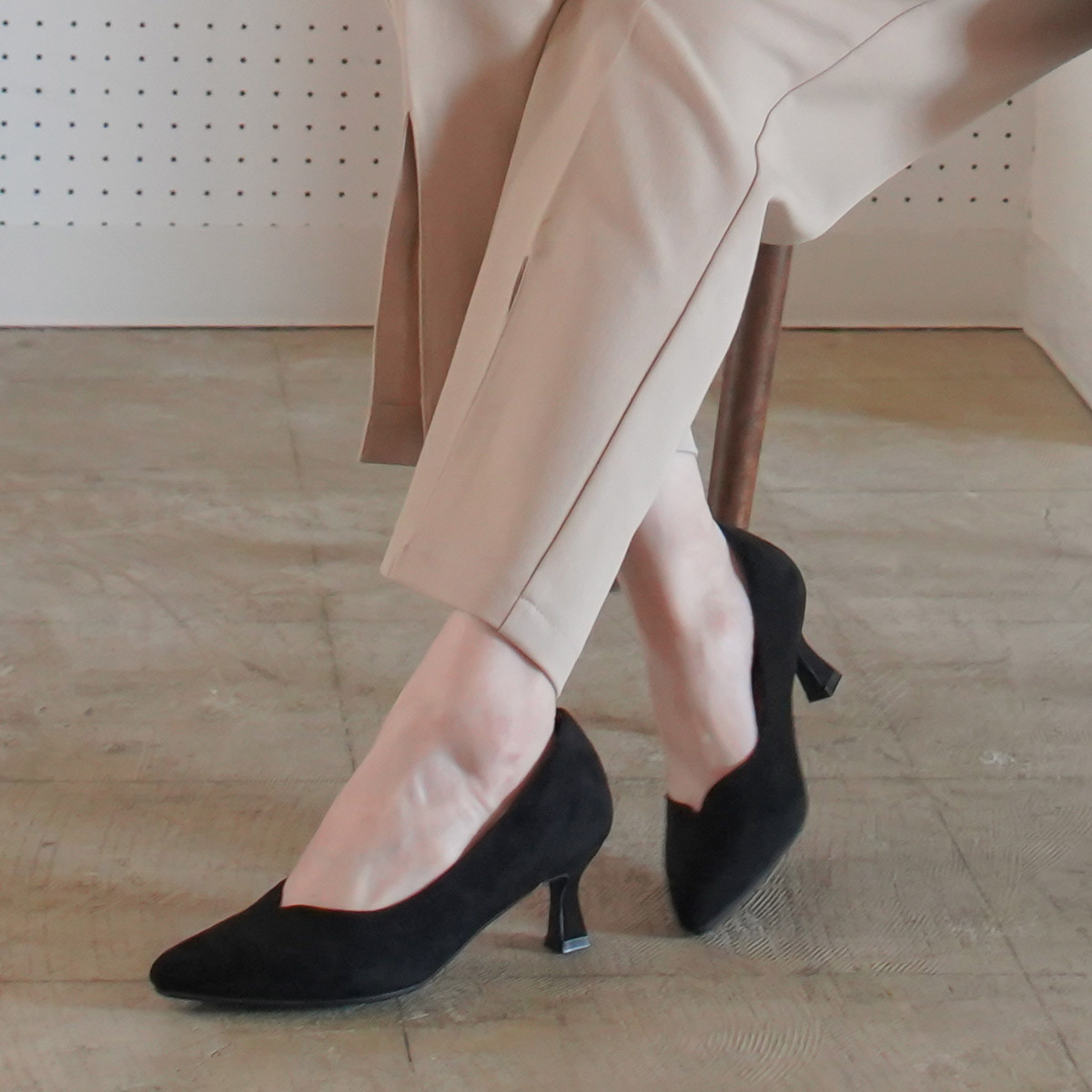 V 型剪裁尖頭高跟鞋 女鞋