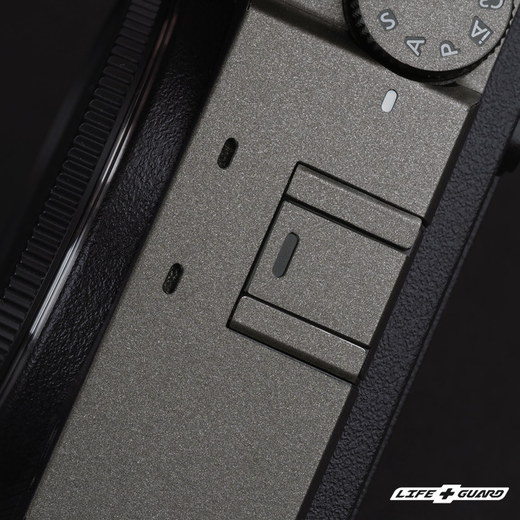 LIFE+GUARD 相機貼膜側面安裝示意，適用 Panasonic LUMIX DC-S9