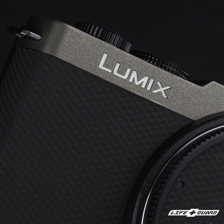 LIFE+GUARD 設計風格霧鈦黑貼膜質感，專機專屬開版