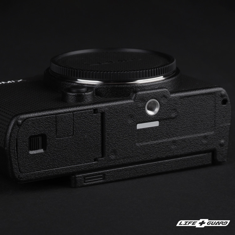 LIFE+GUARD 相機貼膜側面安裝示意，適用 Panasonic LUMIX DC-S9