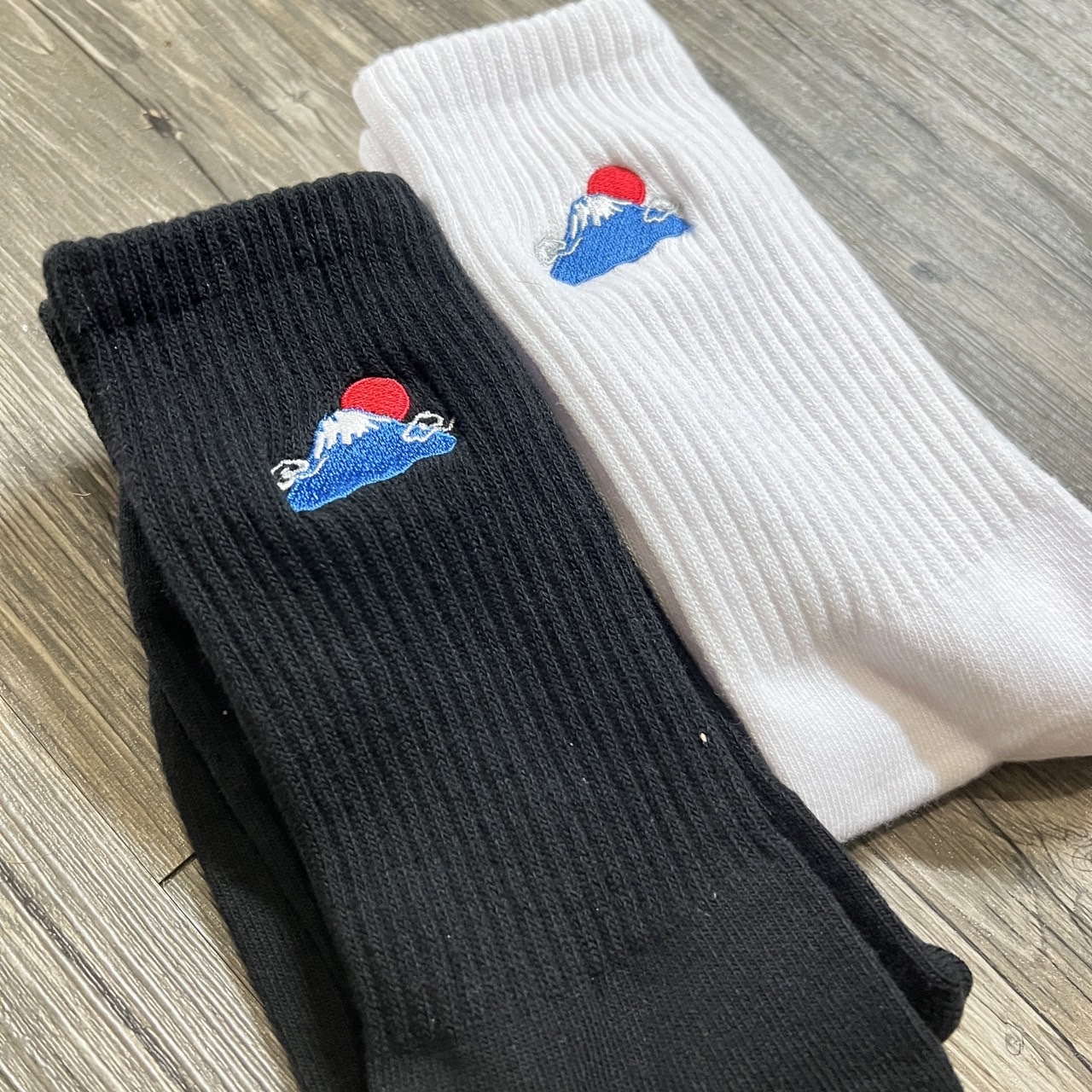 現貨|日系富士山刺繡毛巾襪【SCSXU3】