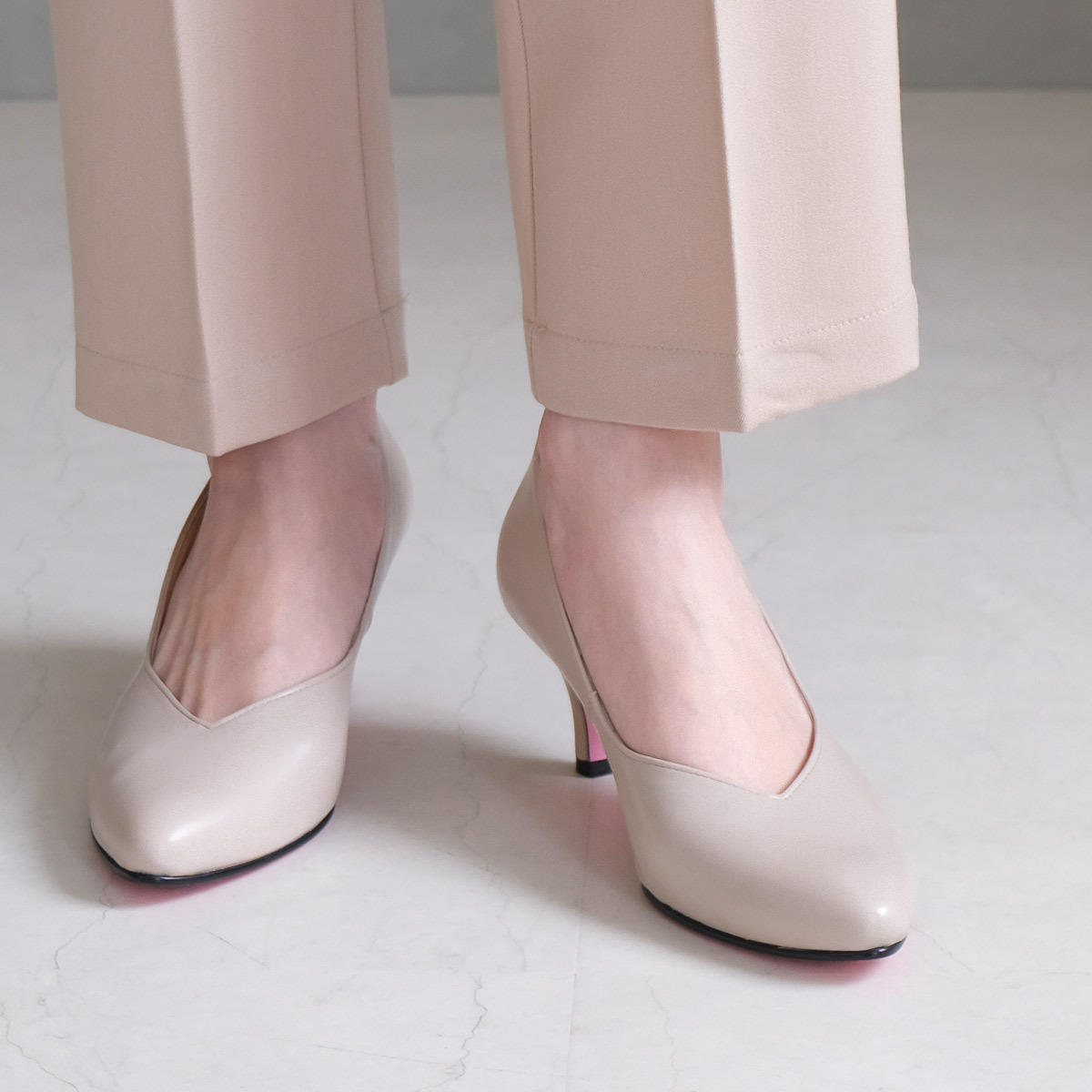 Point nine日本製真皮女用低調粉色鞋底尖頭V 形剪裁高跟鞋6公分