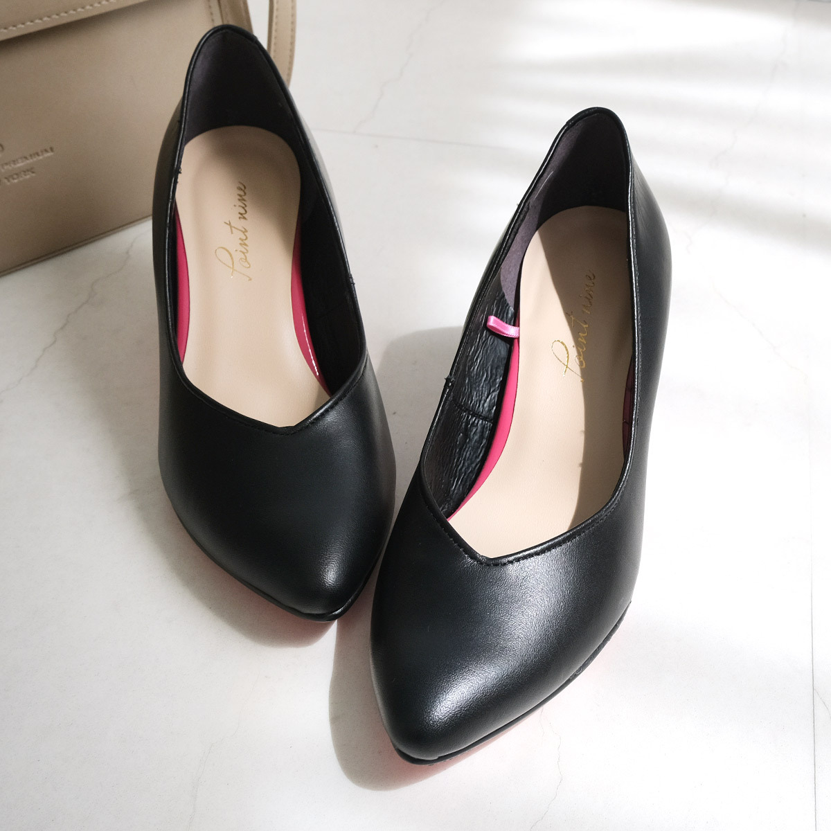 Point nine日本製真皮女用低調粉色鞋底尖頭V 形剪裁高跟鞋6公分