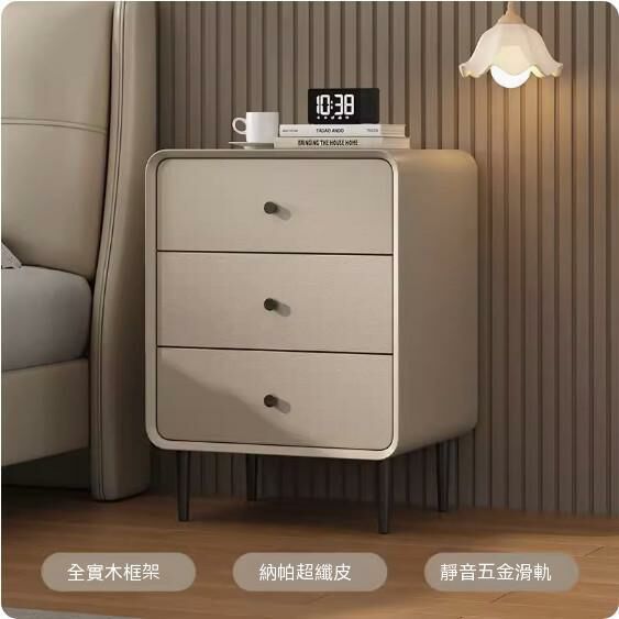 熱推實木皮質床頭櫃（卡其色）（尺寸：長50x寬40x高60cm）