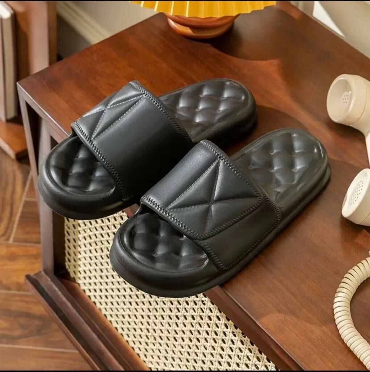 Popular home non-slip soft-soled slippers (40-45 sizes, black) [please contact customer service to confirm the delivery size after placing the order]