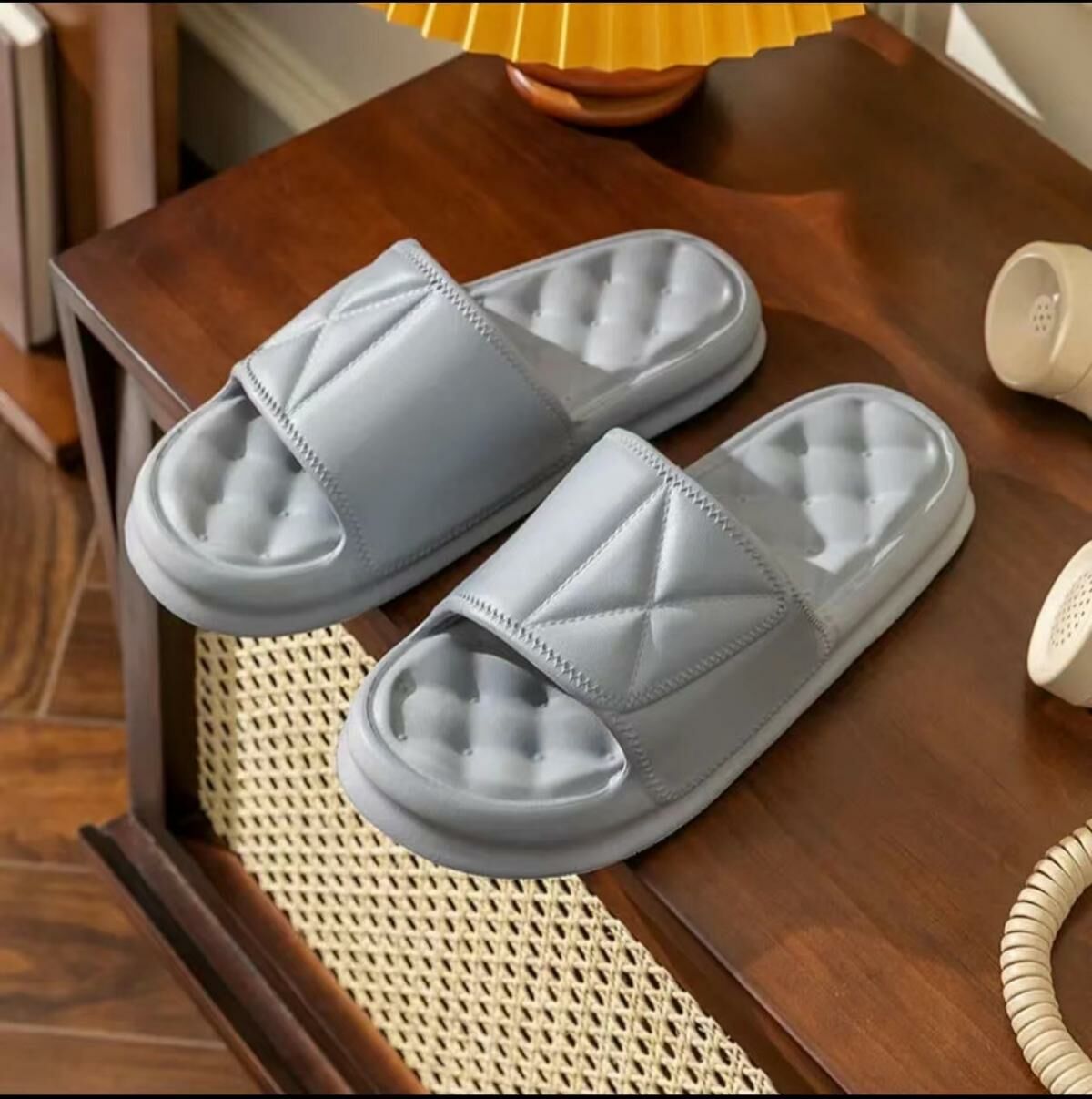 Popular home non-slip soft-soled slippers (40-45 sizes, gray) [please contact customer service to confirm the delivery size after placing the order]