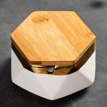 Hot push ashtray (gold European style ashtray - white (with cover))