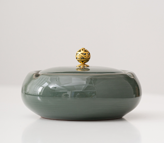 Hot tea bowl and tea set (ink round ashtray---Mi kiln (with lid))