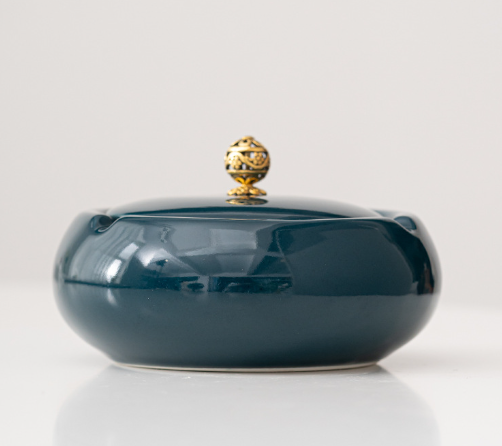 Hot tea bowl and tea set (black round ashtray---dark green (with lid))