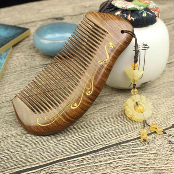 Hotly recommended golden sandalwood comb [lucky wheel tassel]