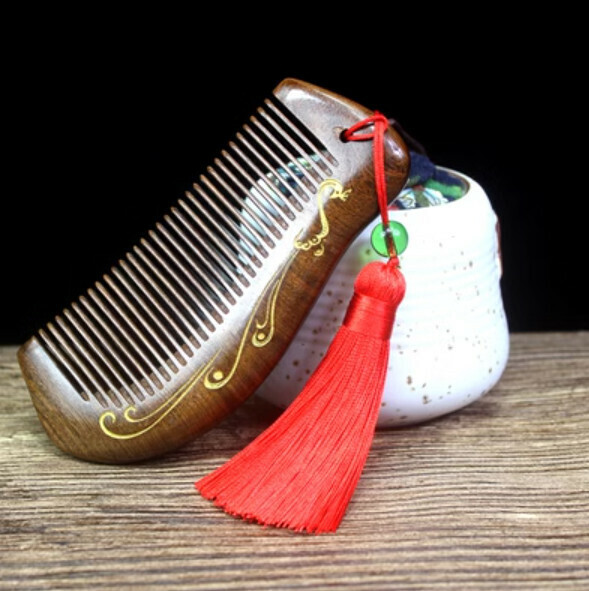 Hotly recommended golden sandalwood comb [red tassel]