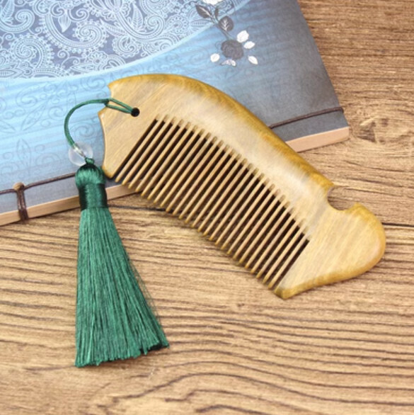Hot push wooden comb [green sandalwood fish comb 13cm]