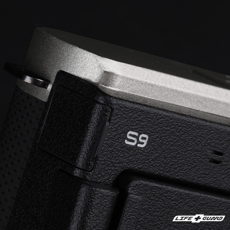 LIFE+GUARD 相機貼膜側面安裝示意，適用 Panasonic LUMIX DC-S9