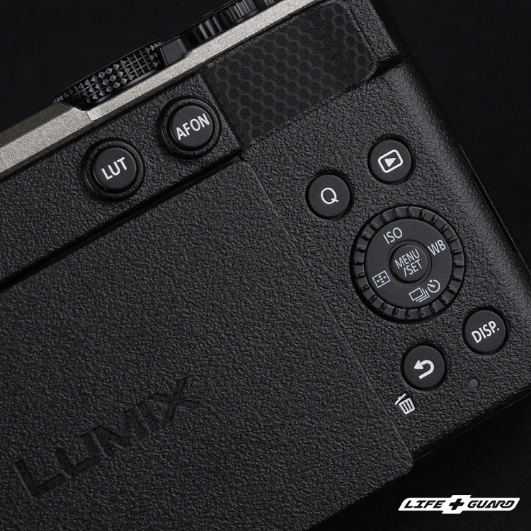 LIFE+GUARD 設計風格霧鈦貼膜質感，專機專屬開版