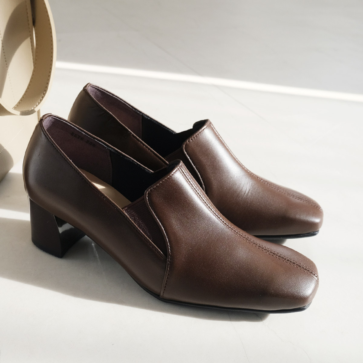 Ms. Jeune 日本製真皮方頭彈性側邊裸靴 踝靴 女鞋【PO5576】