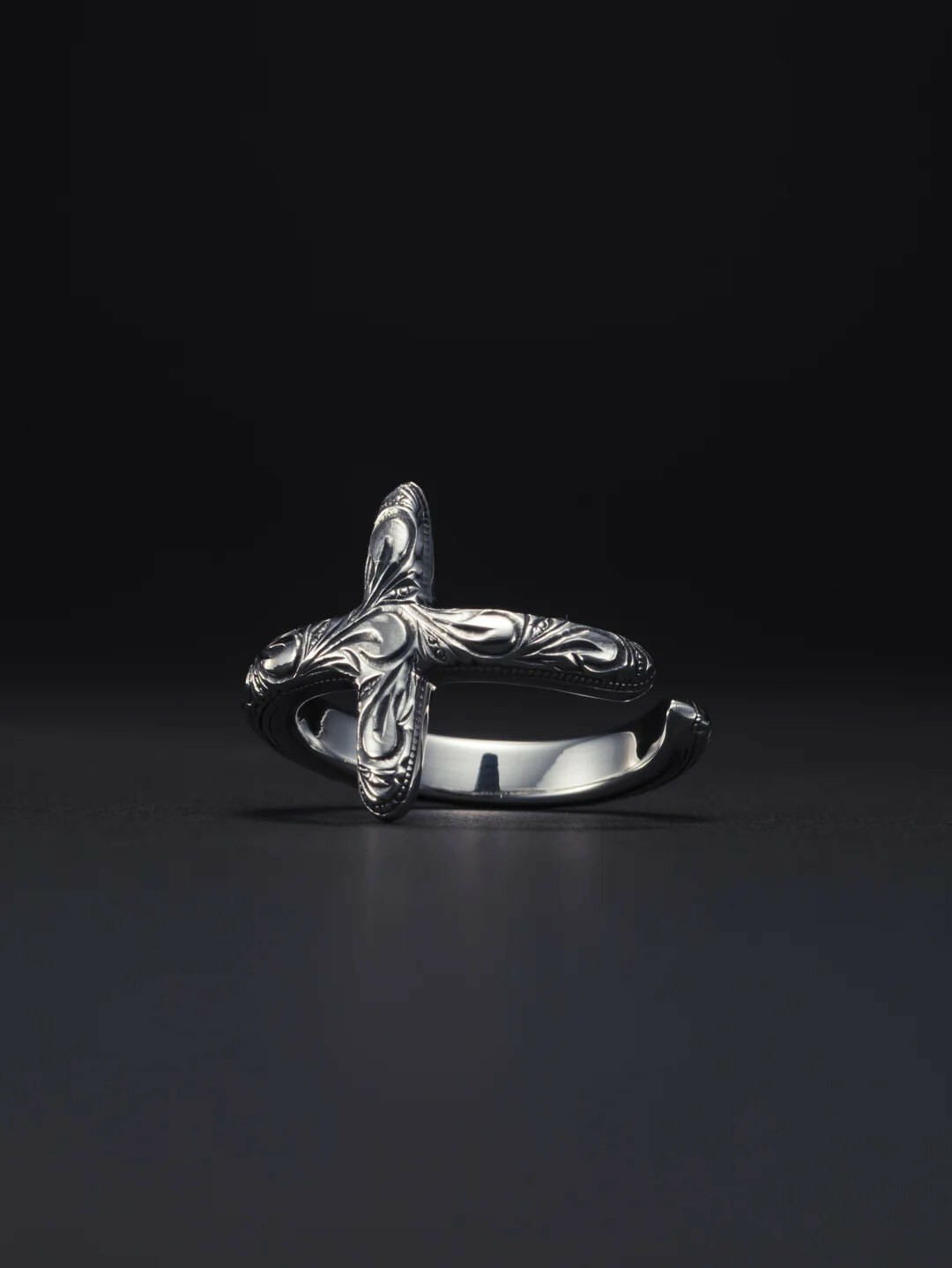 ANTIDOTE BUYERS CLUB - Engraved Cross Ring / SILVER