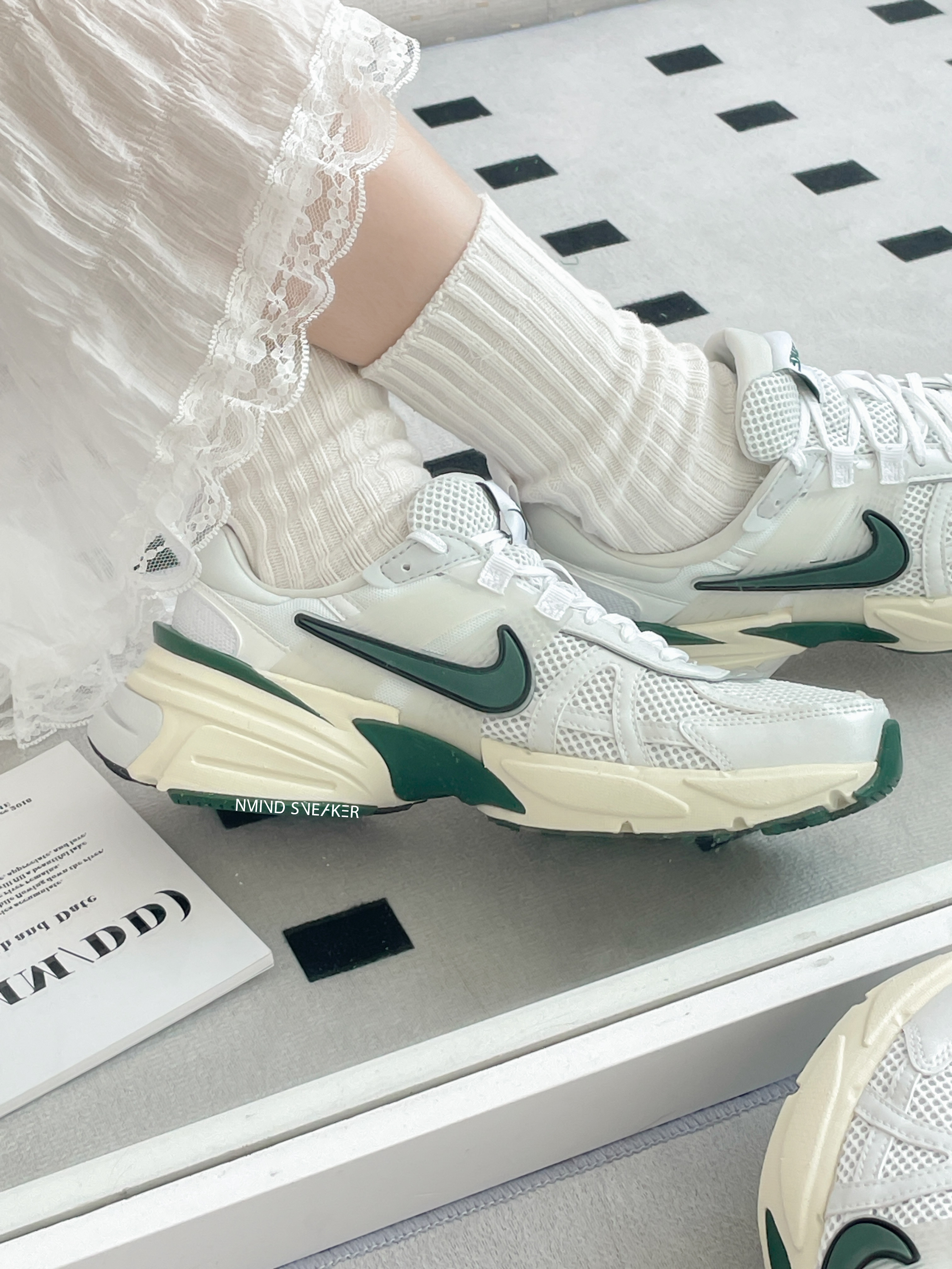 Nike V2K Run 復古米綠 (FD0736-101)