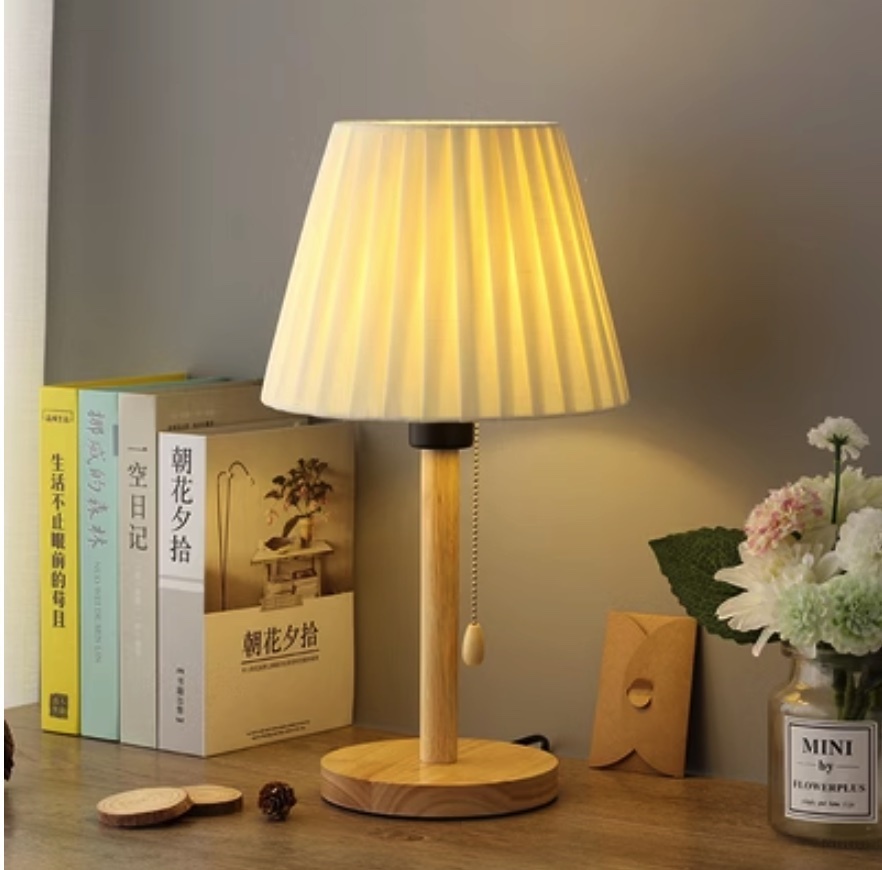 Popular warm and romantic rechargeable small table lamp for girls (pleated fabric + pull switch + 5 watt three-color dimming)