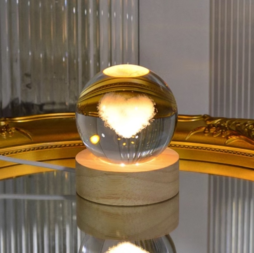 Popular creative crystal ball night light ([USB plug-in + warm yellow light] love cloud)