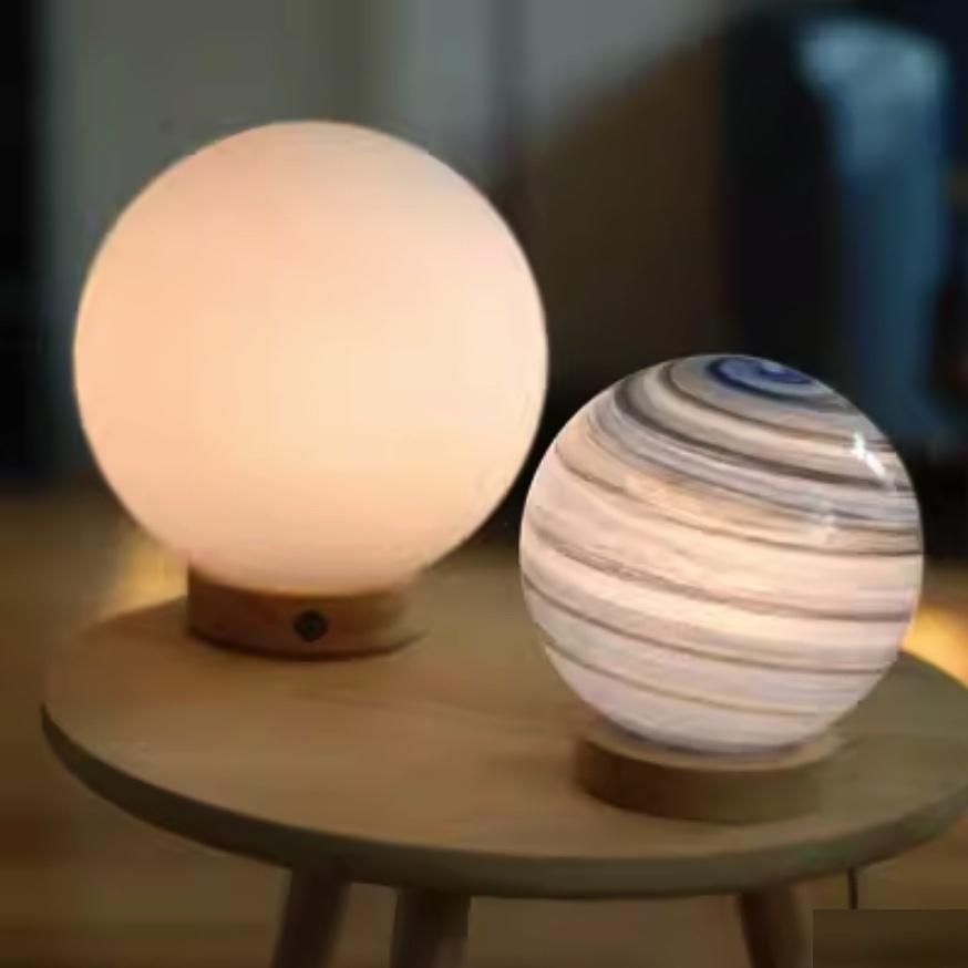 爆款白色磨砂玻璃球形檯燈（星空氣泡小號丨充電款橡木燈座|直徑15cm）