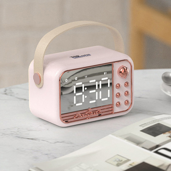 日本TSK 藍牙音響復古迷你便攜式時鐘無線K歌音箱麥克風音箱 (P3764)