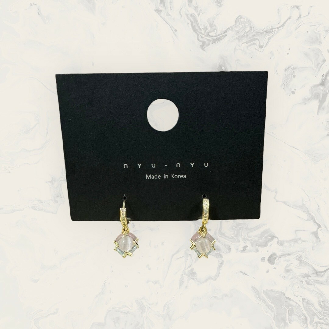 韓國直送-銀針 線鋯易扣 吊粉貓眼+白鋯繡球 水晶鑽 鍍18K