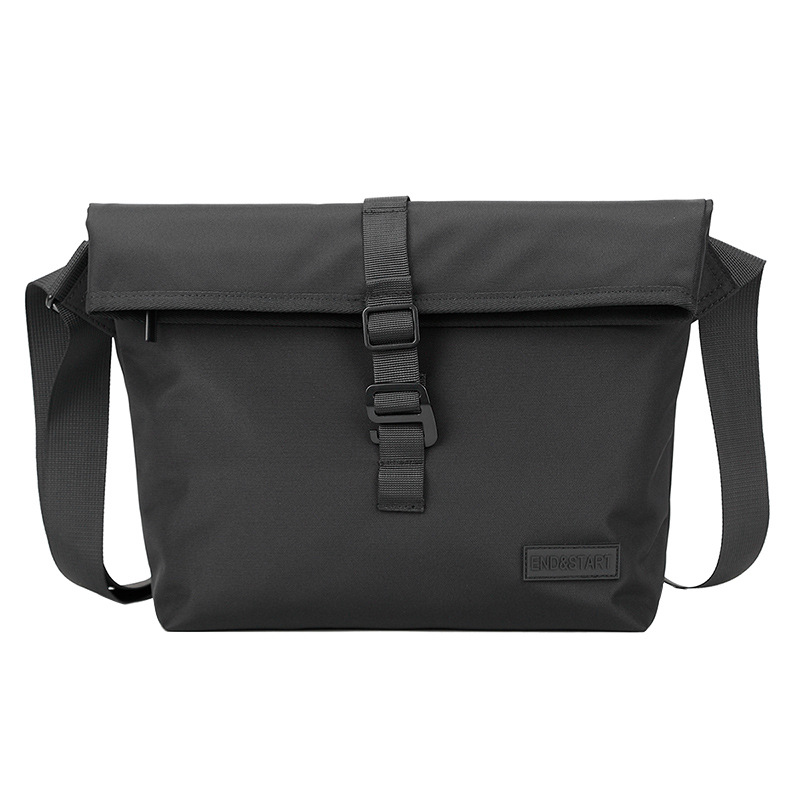 Piccoloo│勾釦側背防水郵差包