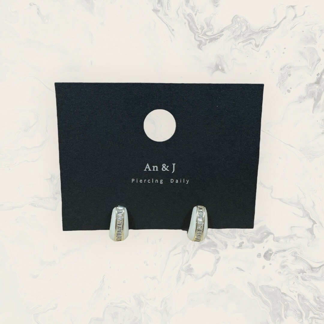 韓國直送-銀針 白邊中金線排列梯鋯梯形後勾 鍍14K