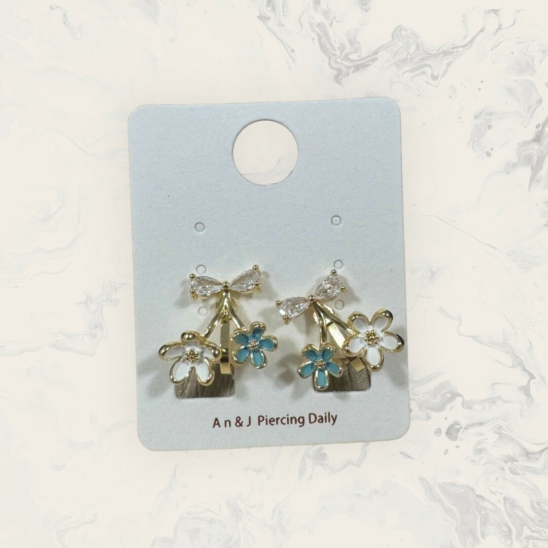 韓國直送-夾式 水滴鋯蝴蝶結下金邊白花+粉花 鍍14K