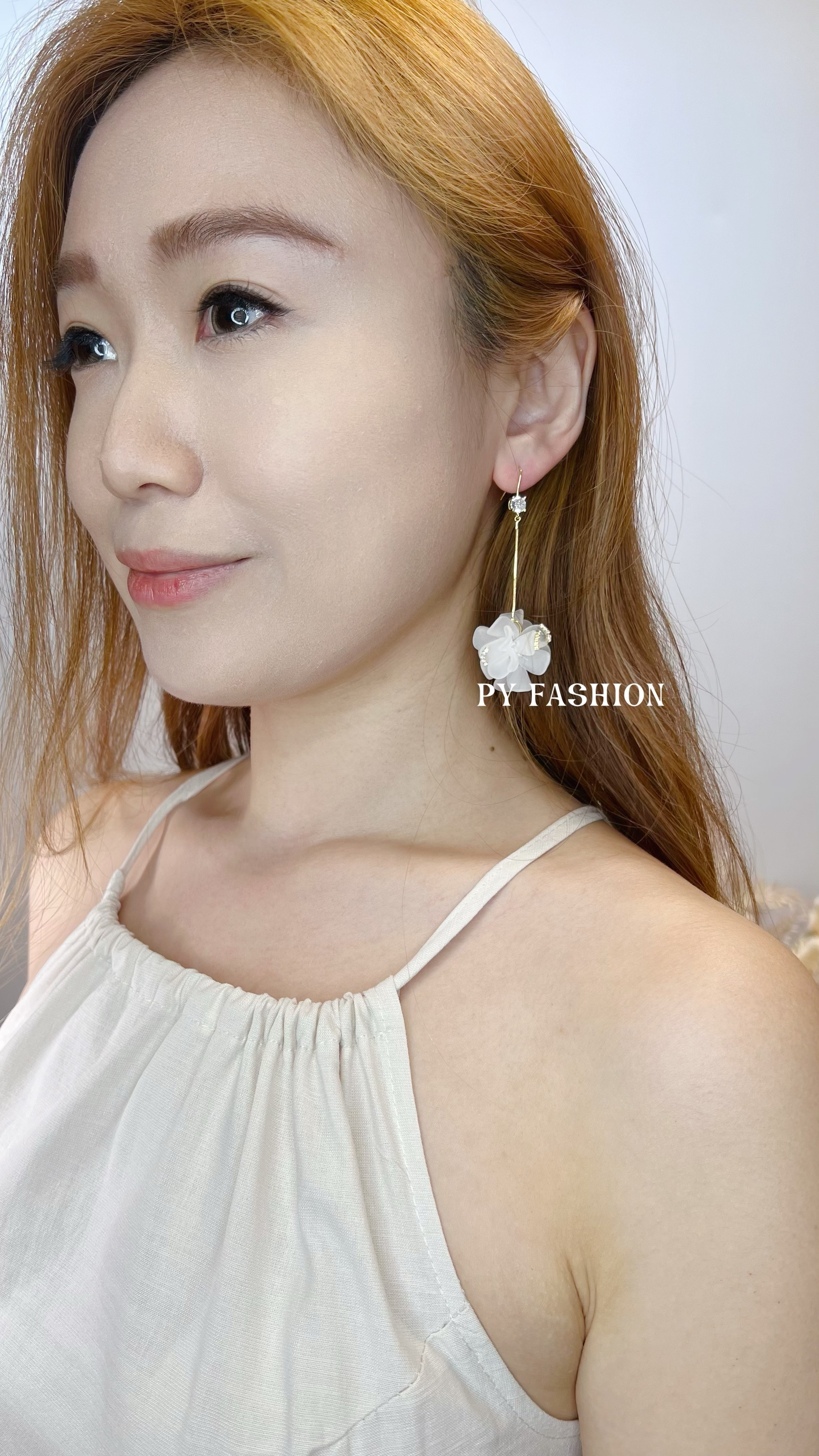 PYA0611 BLING BLING WHITE FLOWER EAR RING