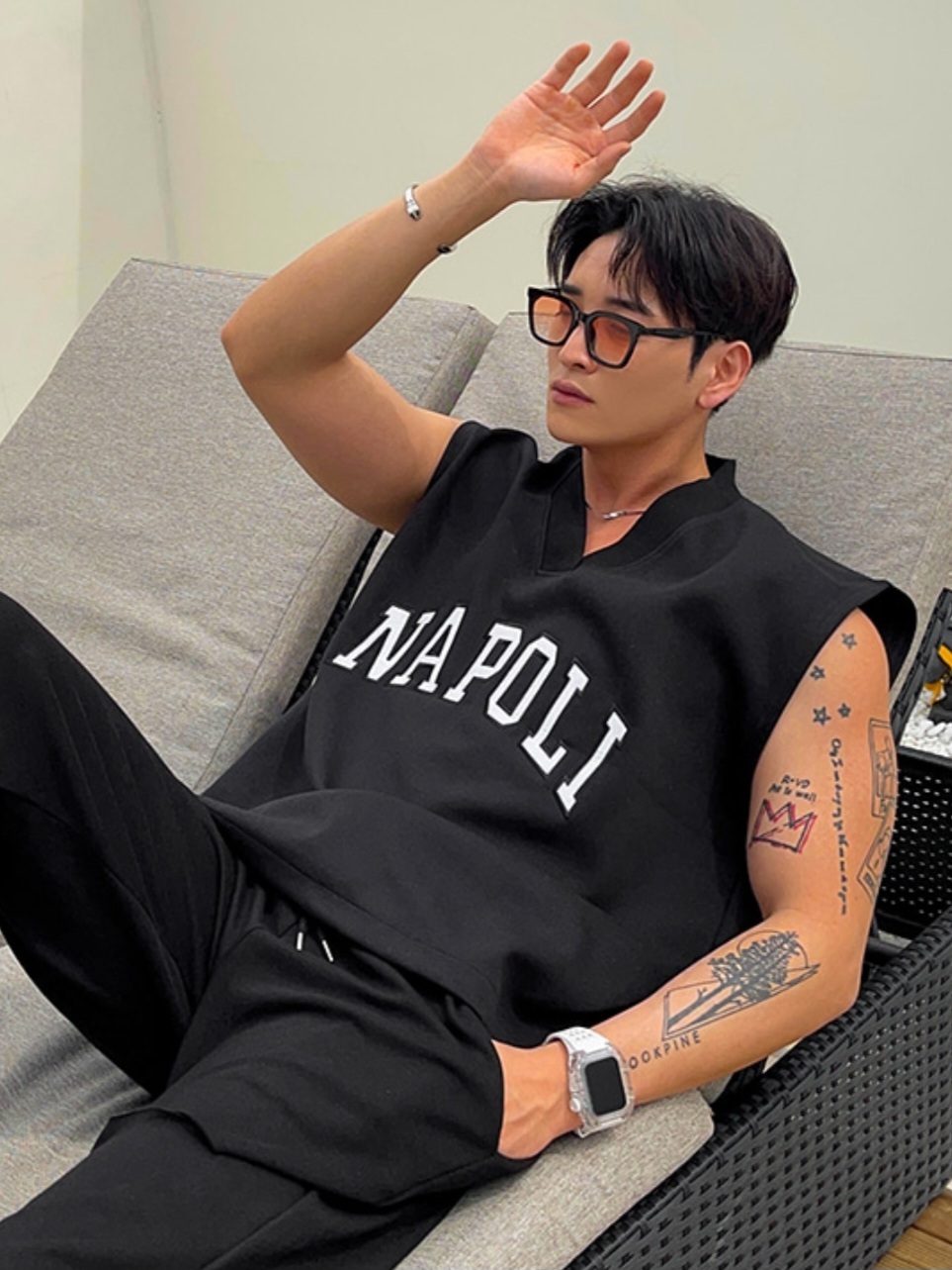 刺繡補丁文字V領背心