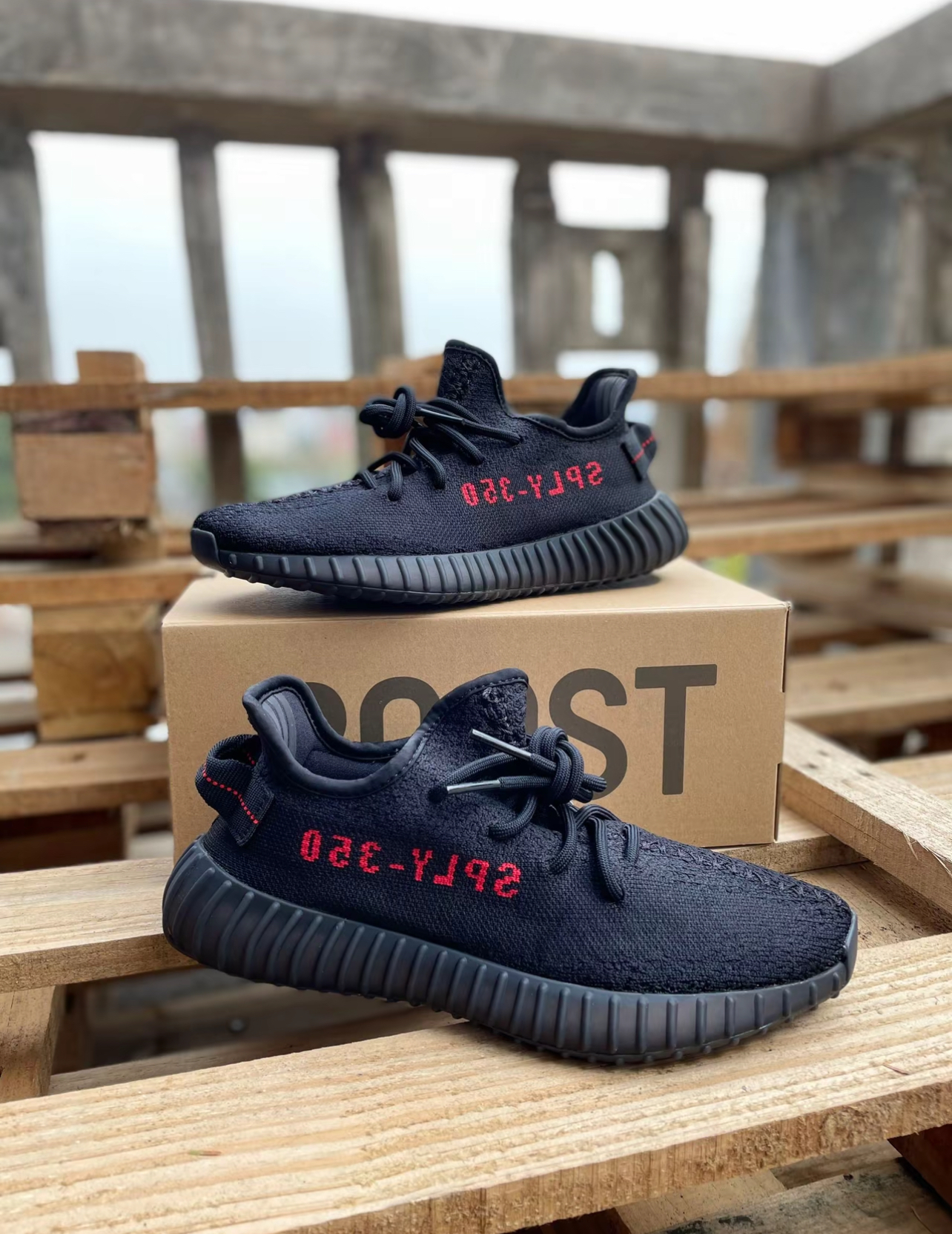 yeezy 350 v2 bred