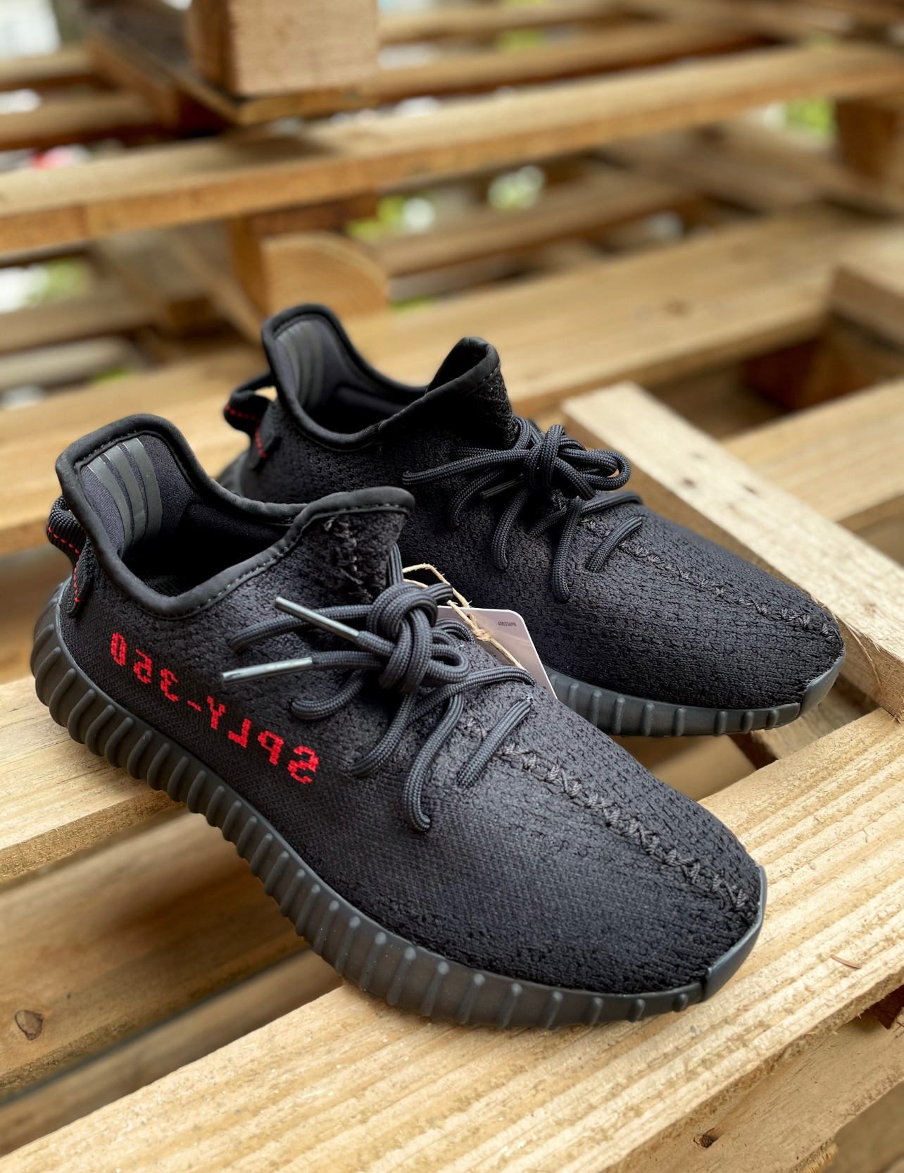 yeezy 350 v2 bred