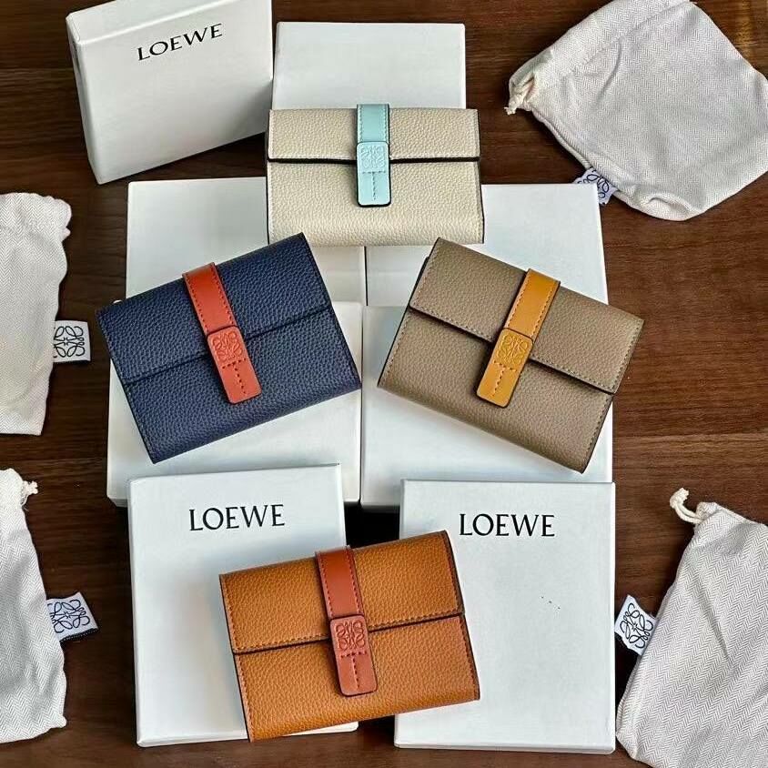 LO E W E. 銀包