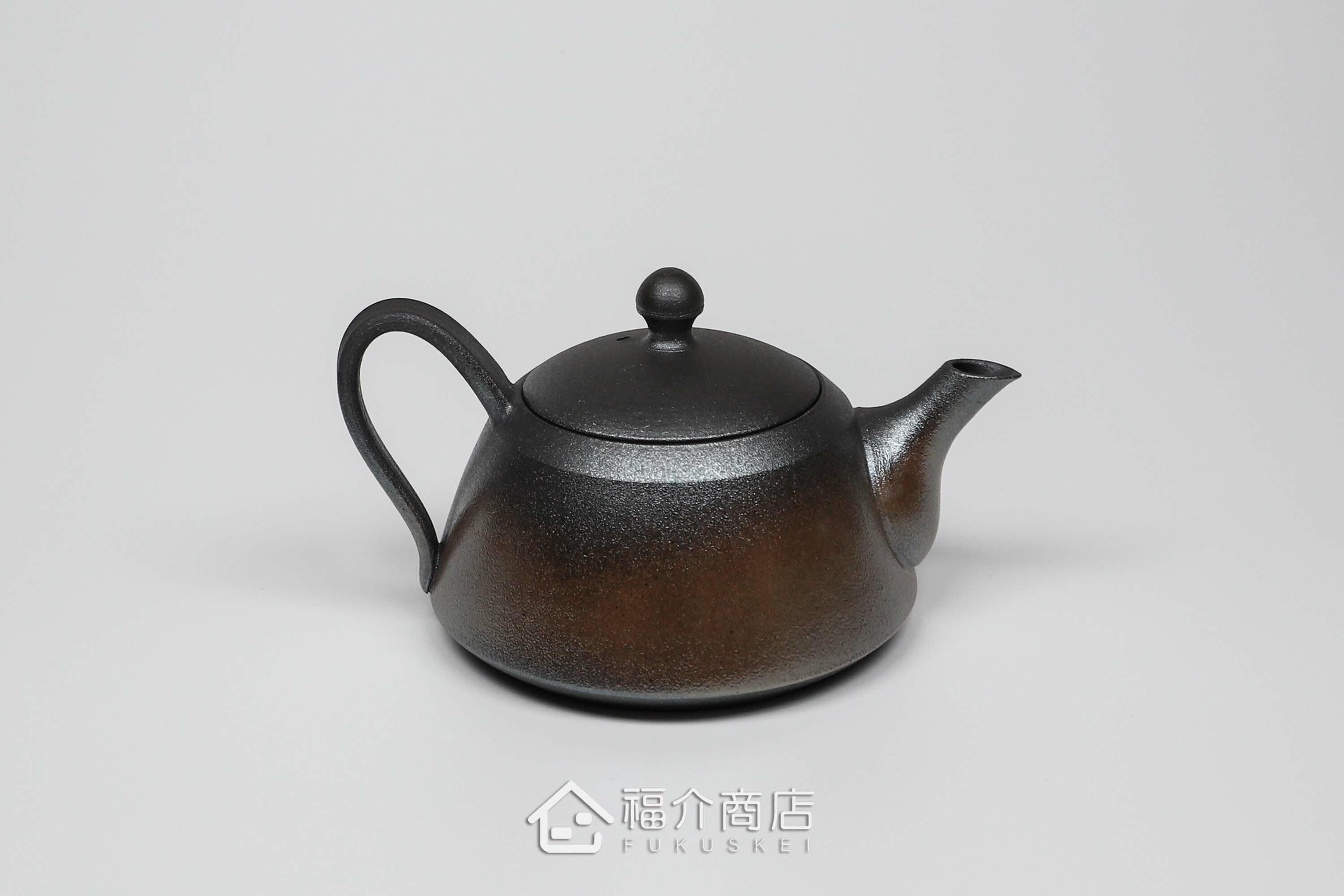 泡茶用的日本陶瓷茶壺