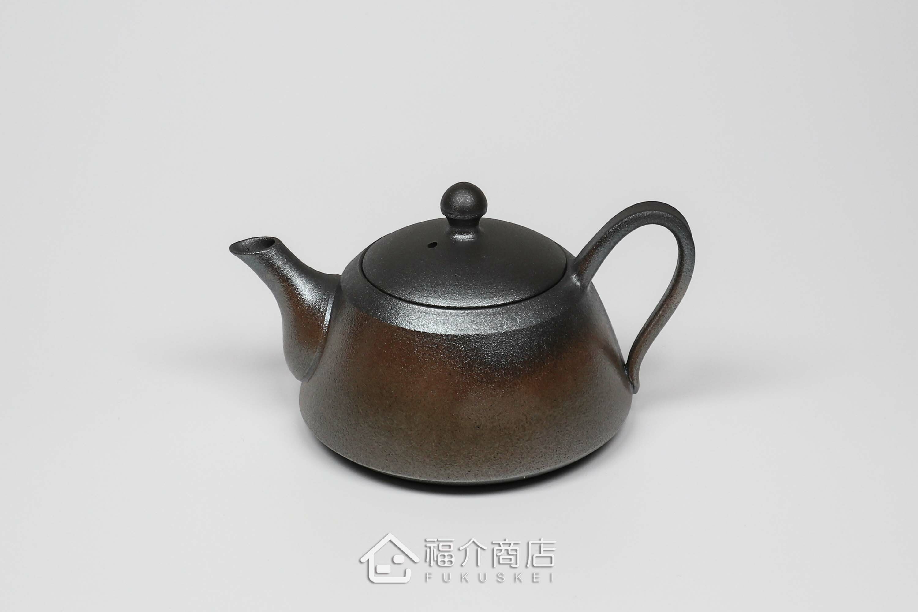 泡茶用的日本陶瓷茶壺
