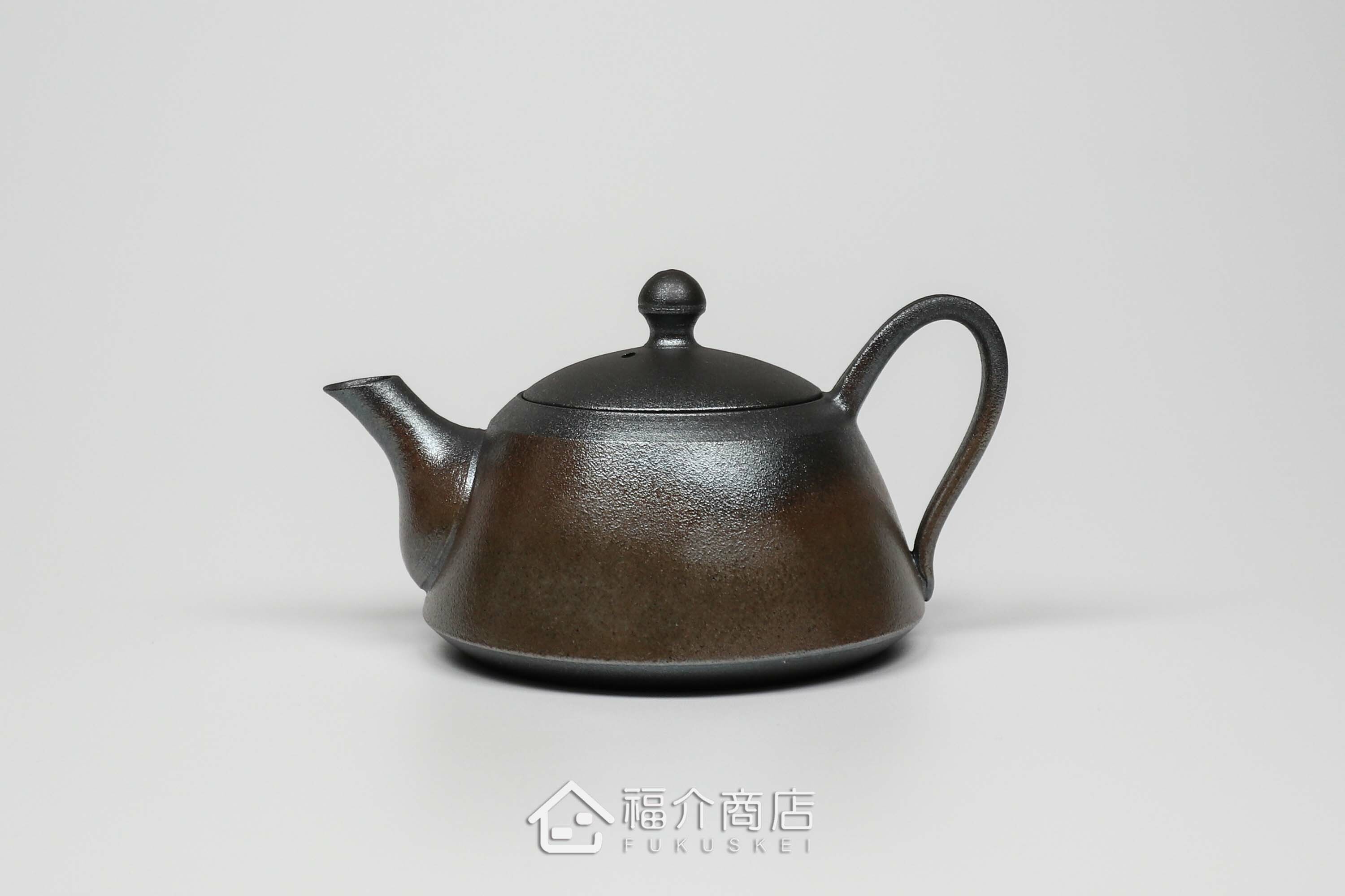 泡茶用的日本陶瓷茶壺