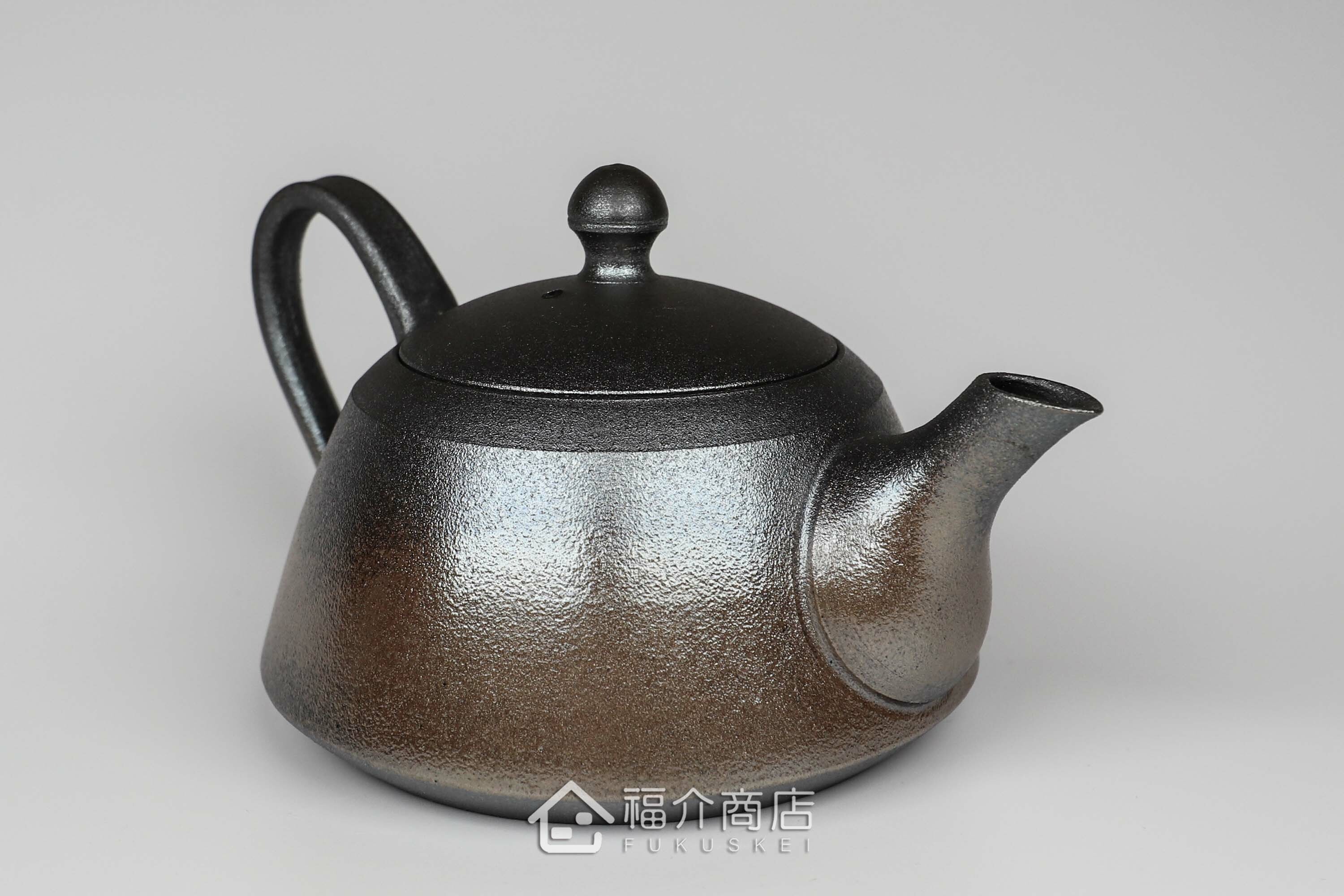 泡茶用的日本陶瓷茶壺