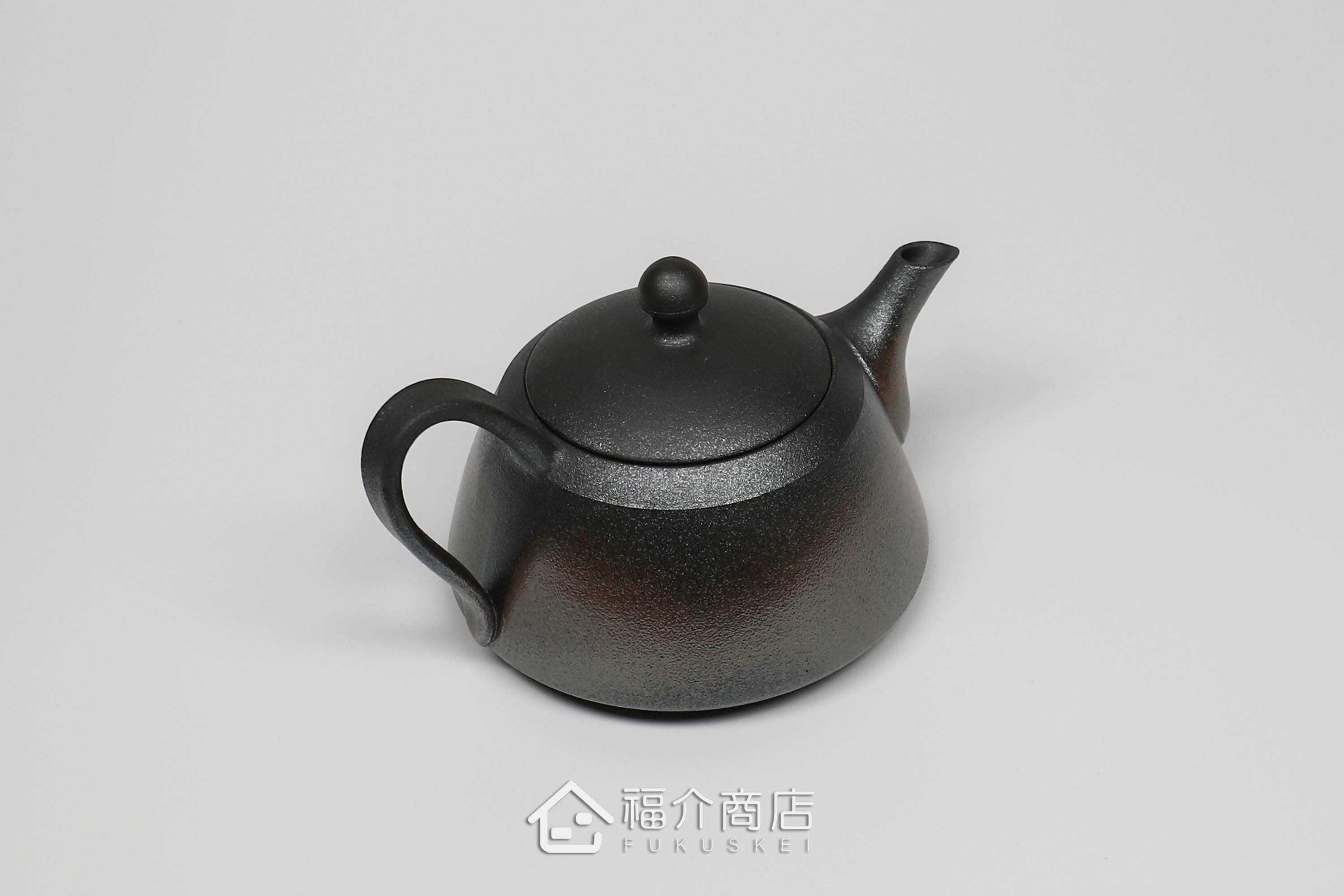 泡茶用的日本陶瓷茶壺