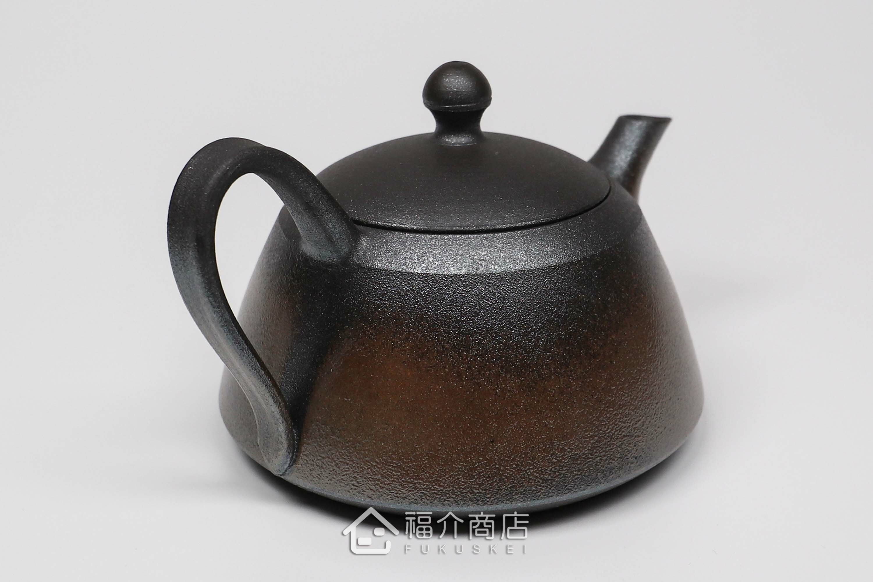 泡茶用的日本陶瓷茶壺