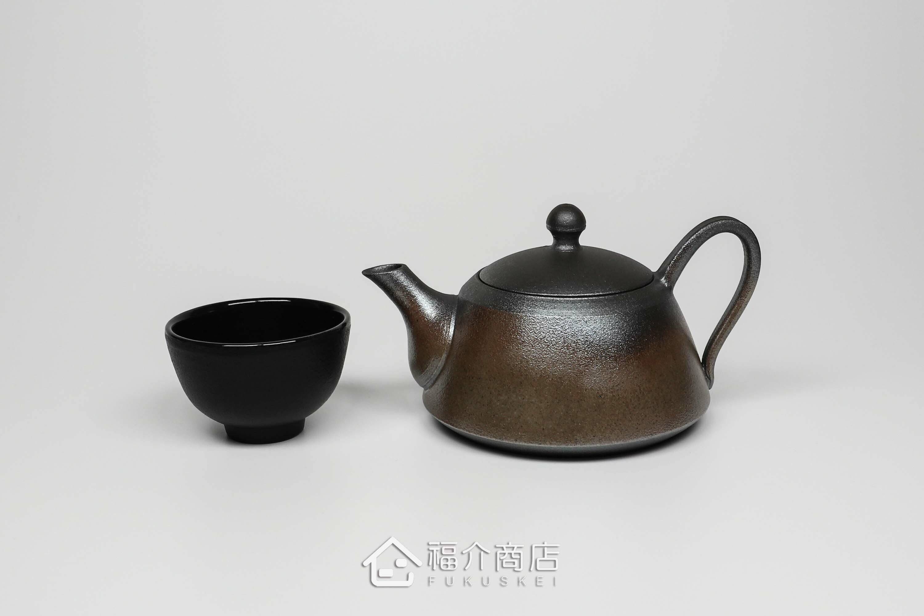 泡茶用的日本陶瓷茶壺